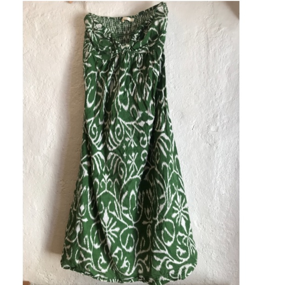 Strapless cotton dress with ruching. Flattering